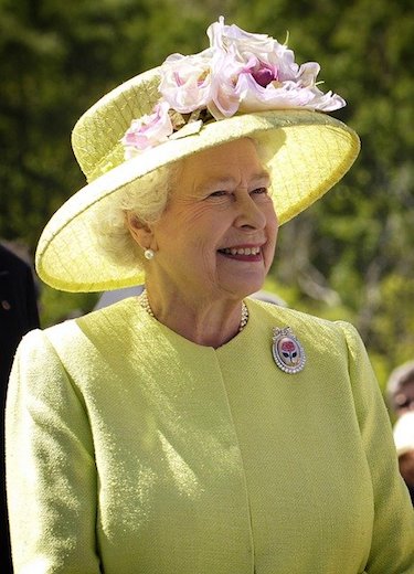 En gulklädd Elizabeth II